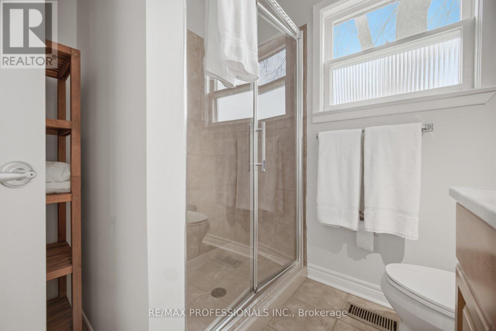 2 Thicket Road, Toronto (markland Wood), Ontario