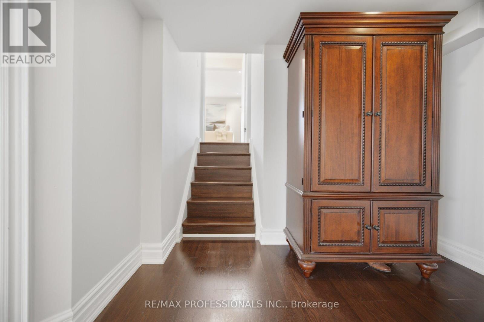 2 Thicket Road, Toronto (markland Wood), Ontario