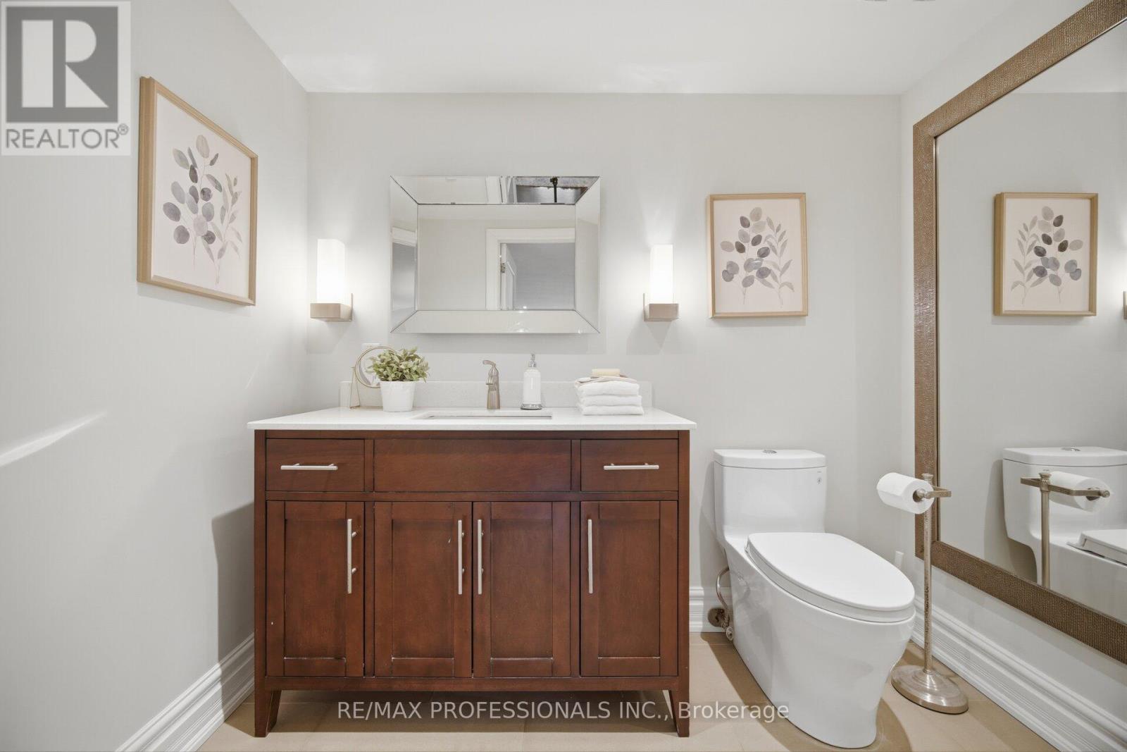 2 Thicket Road, Toronto (markland Wood), Ontario