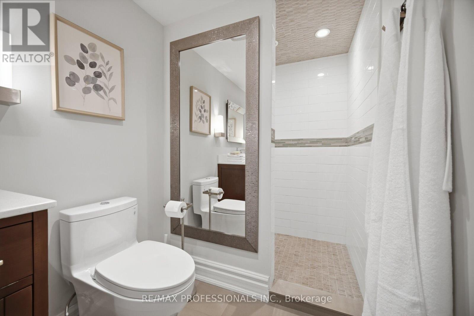 2 Thicket Road, Toronto (markland Wood), Ontario