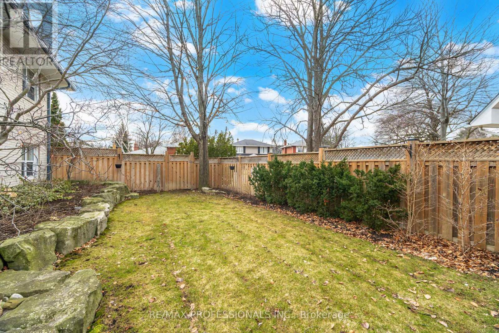 2 Thicket Road, Toronto (markland Wood), Ontario