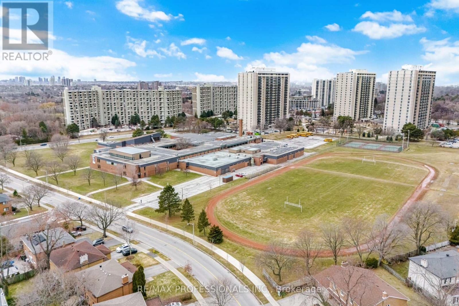 2 Thicket Road, Toronto (markland Wood), Ontario