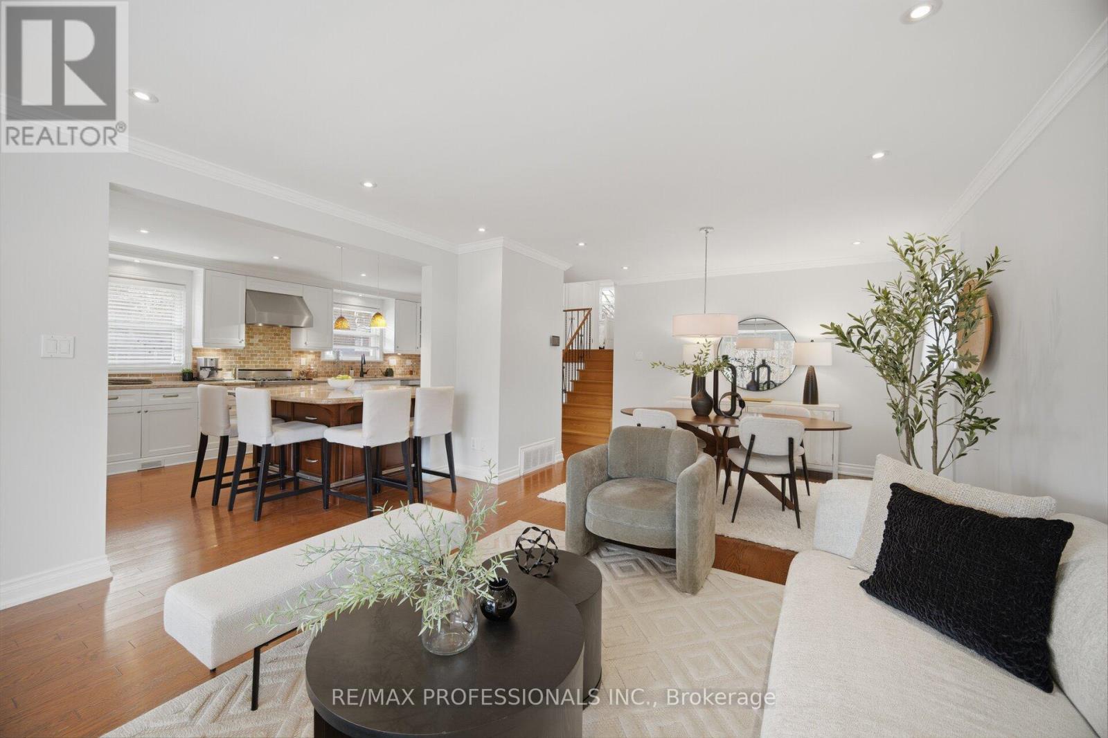 2 Thicket Road, Toronto (markland Wood), Ontario