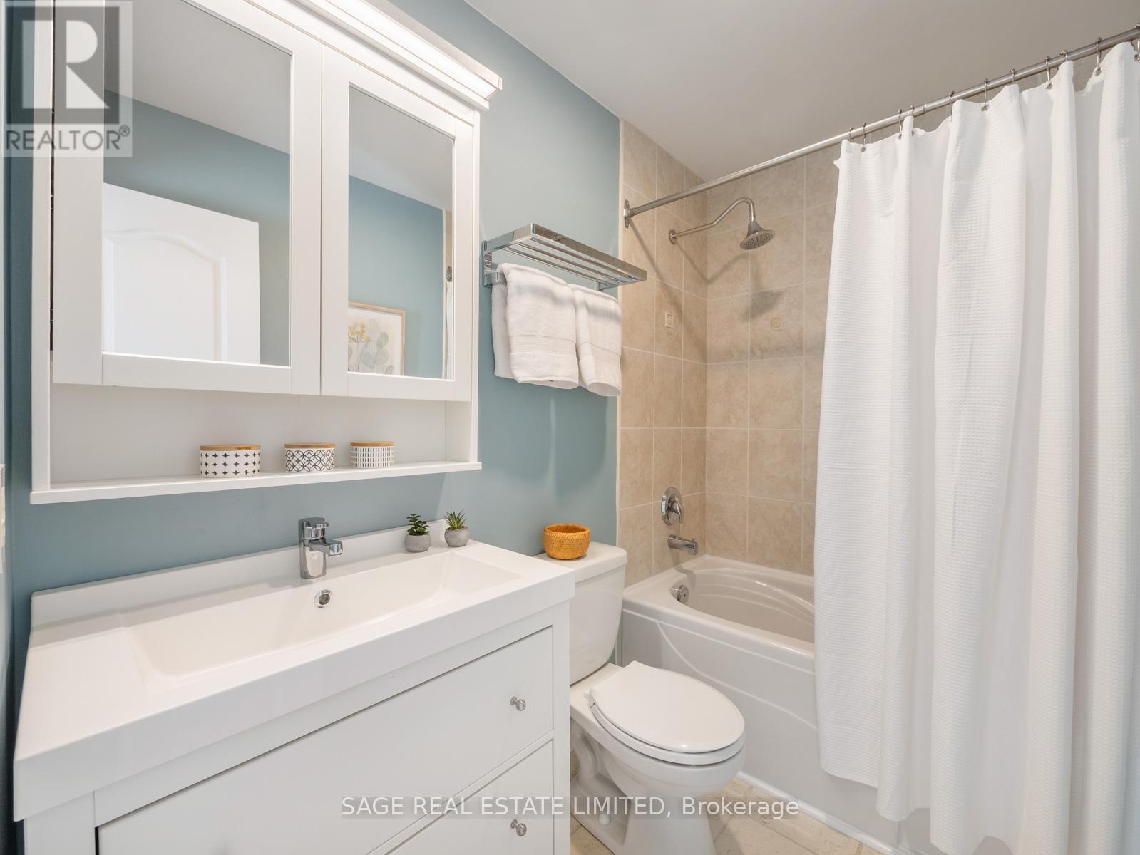 137 Willow Avenue, Toronto (the Beaches), Ontario