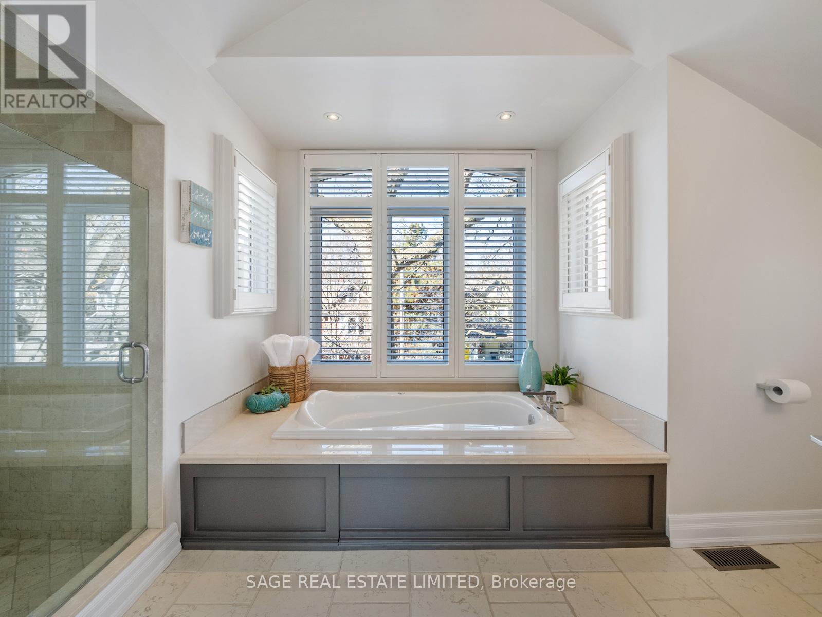 137 Willow Avenue, Toronto (the Beaches), Ontario