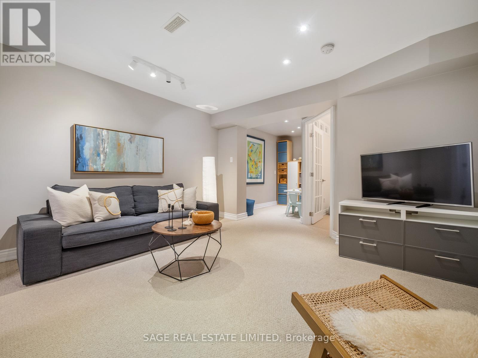 137 Willow Avenue, Toronto (the Beaches), Ontario