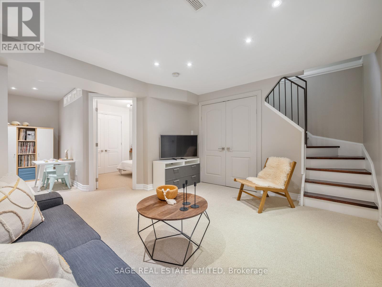 137 Willow Avenue, Toronto (the Beaches), Ontario