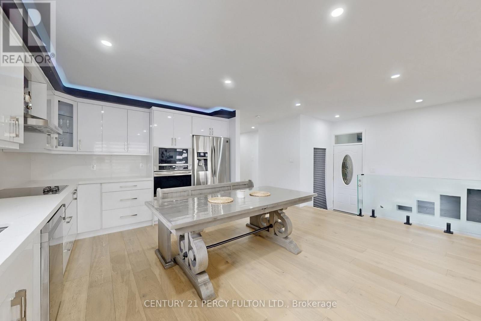 26 Farley Crescent, Toronto (willowridge-martingrove-richview), Ontario