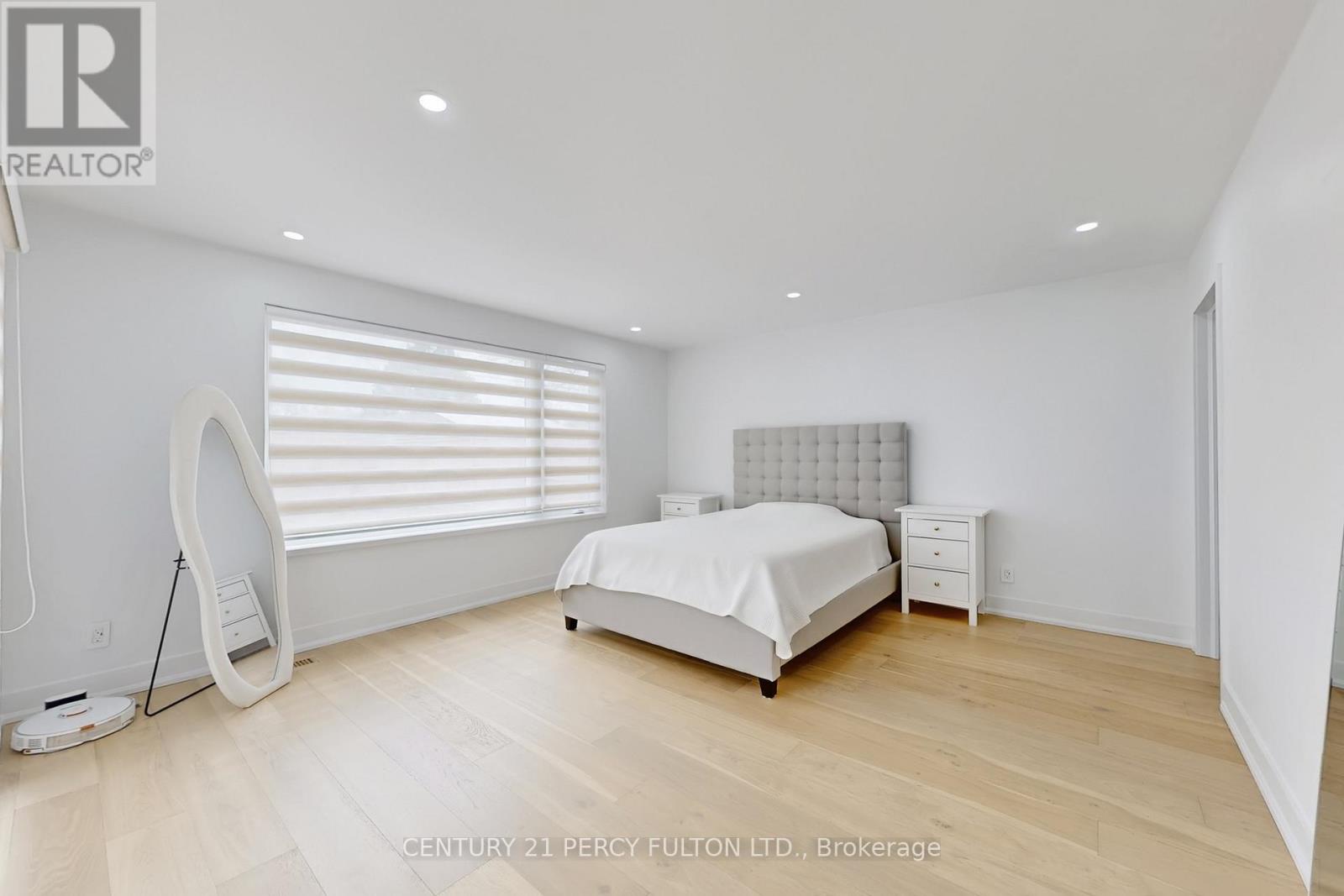 26 Farley Crescent, Toronto (willowridge-martingrove-richview), Ontario