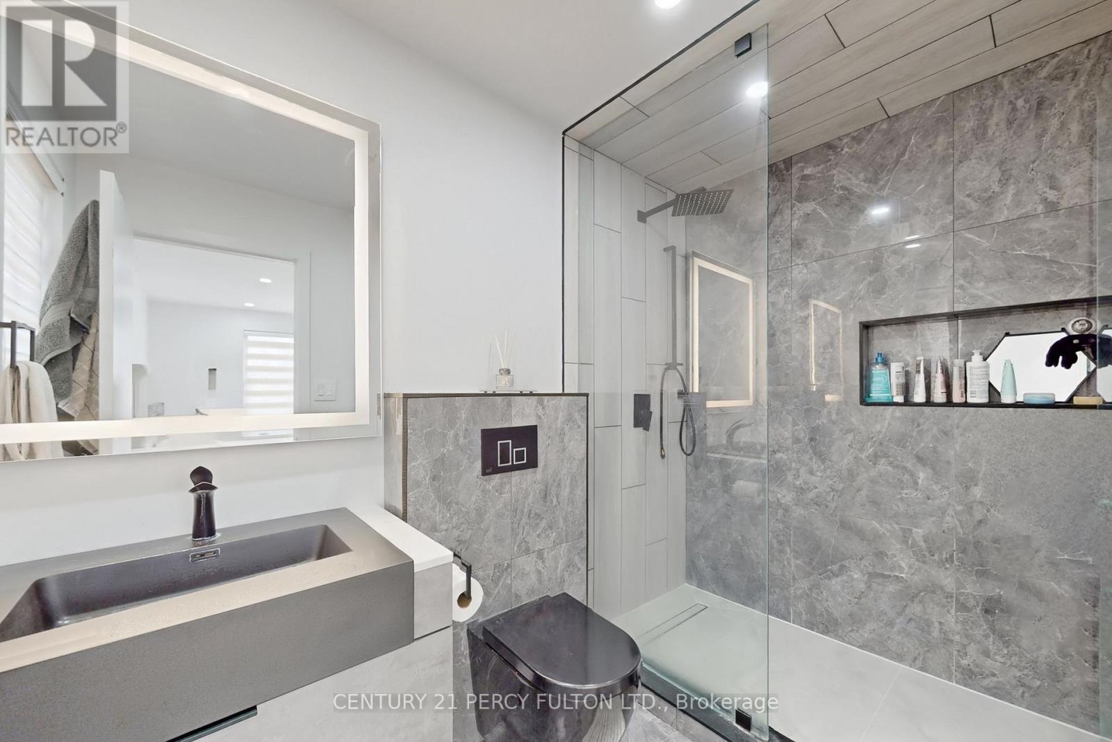 26 Farley Crescent, Toronto (willowridge-martingrove-richview), Ontario