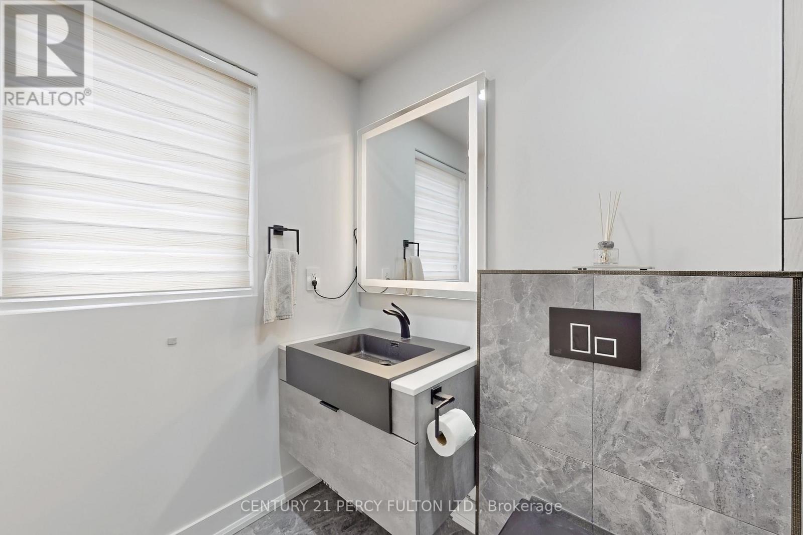 26 Farley Crescent, Toronto (willowridge-martingrove-richview), Ontario