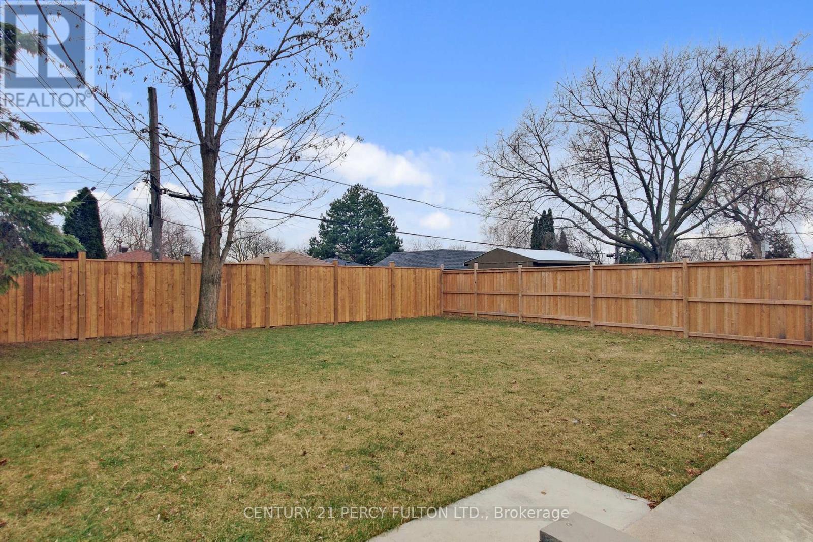 26 Farley Crescent, Toronto (willowridge-martingrove-richview), Ontario