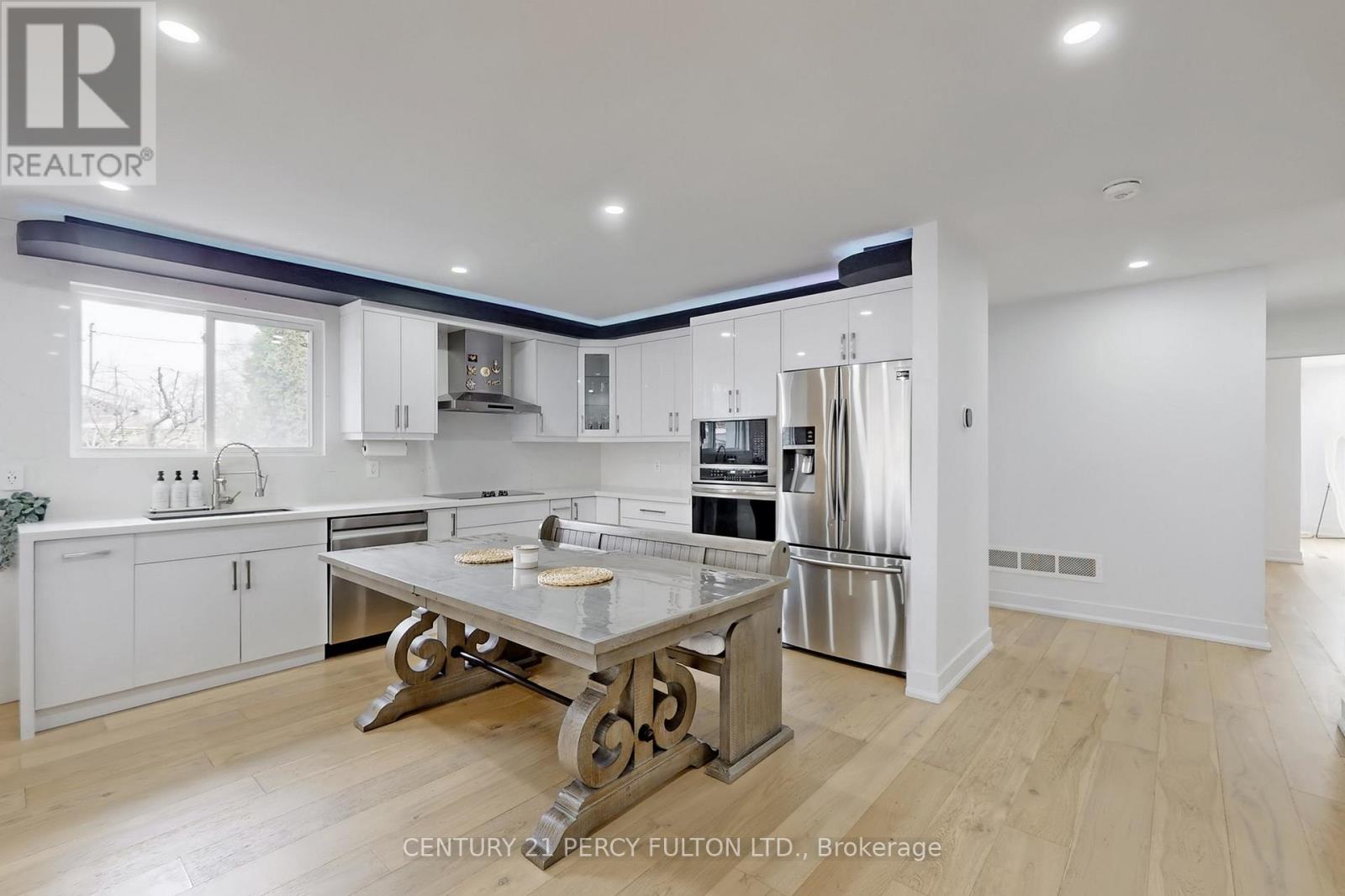 26 Farley Crescent, Toronto (willowridge-martingrove-richview), Ontario