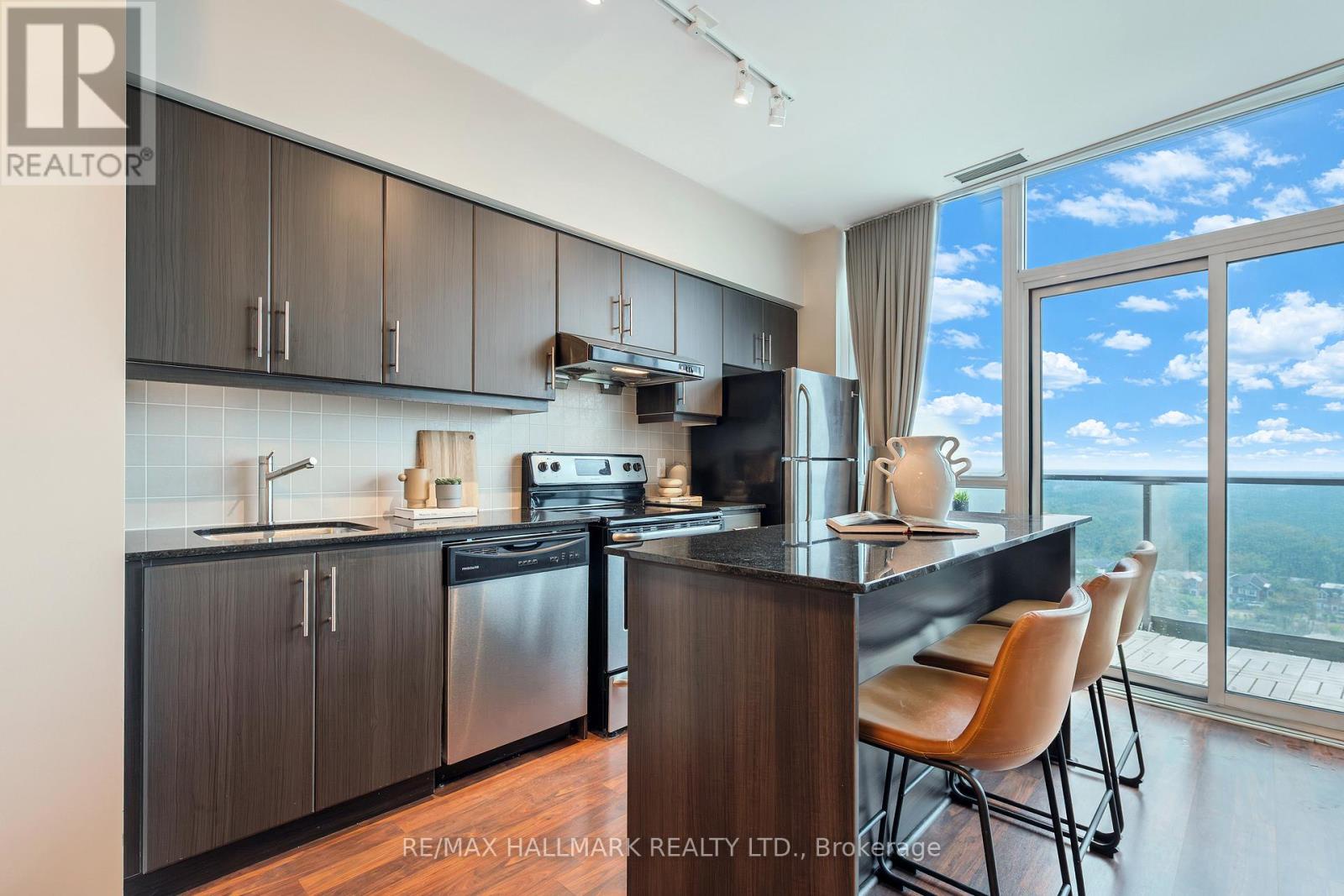 Ph2 - 35 Brian Peck Crescent, Toronto (thorncliffe Park), Ontario