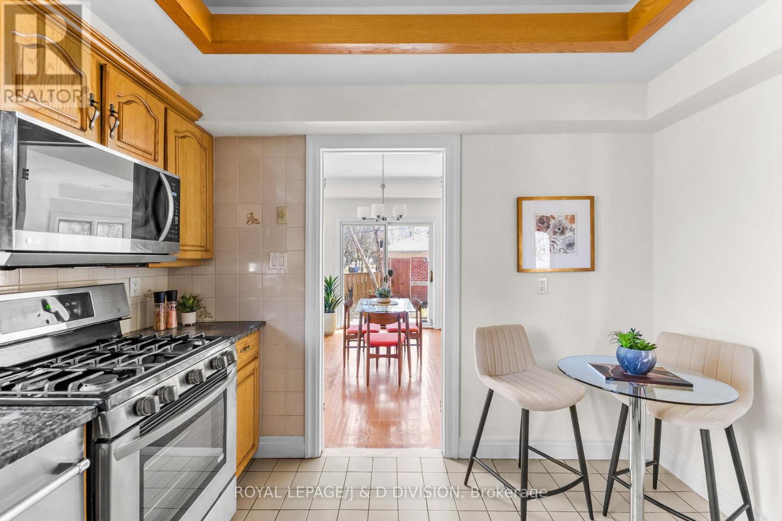 77 Chaplin Crescent, Toronto (yonge-eglinton), Ontario