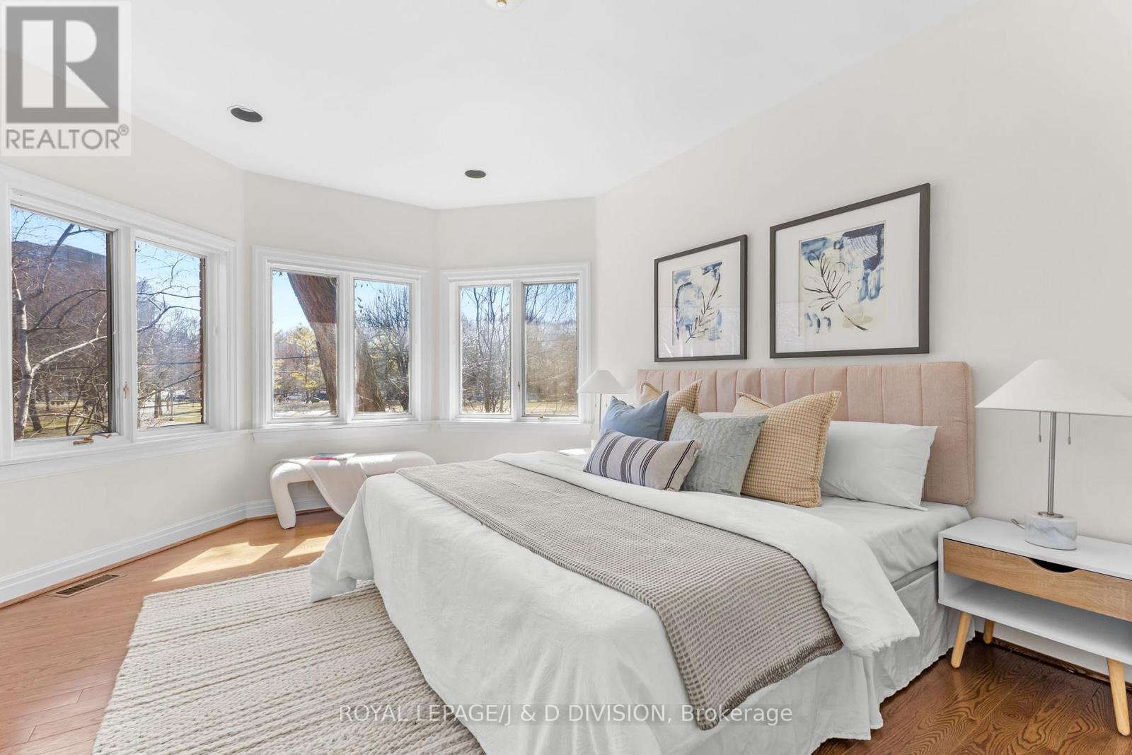 77 Chaplin Crescent, Toronto (yonge-eglinton), Ontario