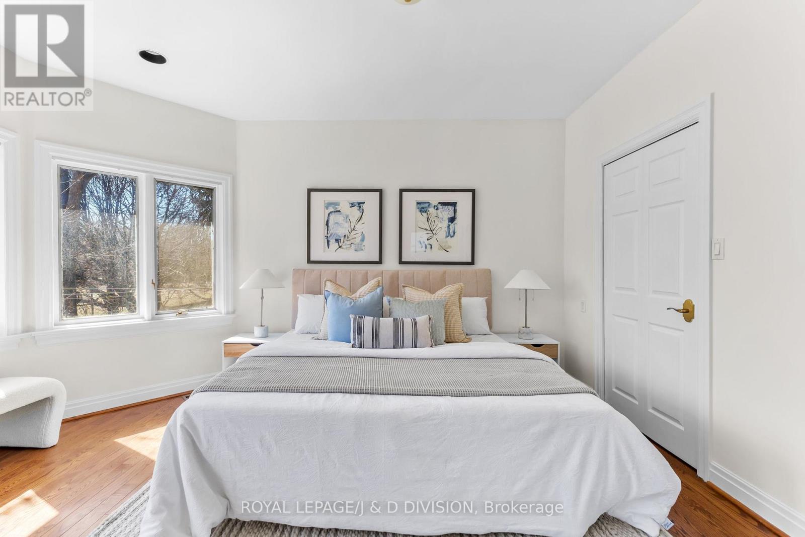 77 Chaplin Crescent, Toronto (yonge-eglinton), Ontario