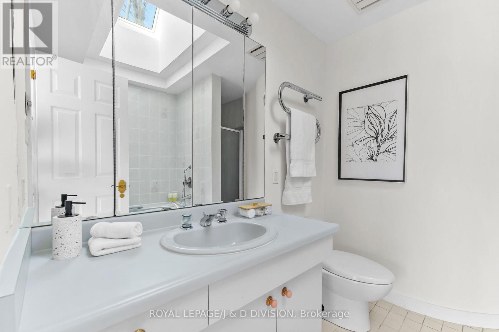 77 Chaplin Crescent, Toronto (yonge-eglinton), Ontario