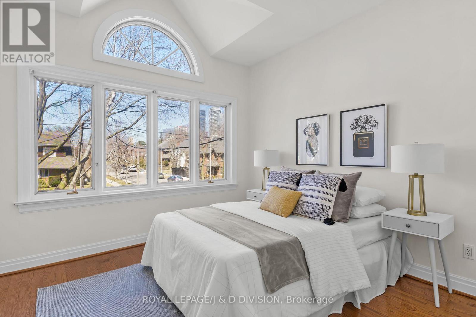 77 Chaplin Crescent, Toronto (yonge-eglinton), Ontario