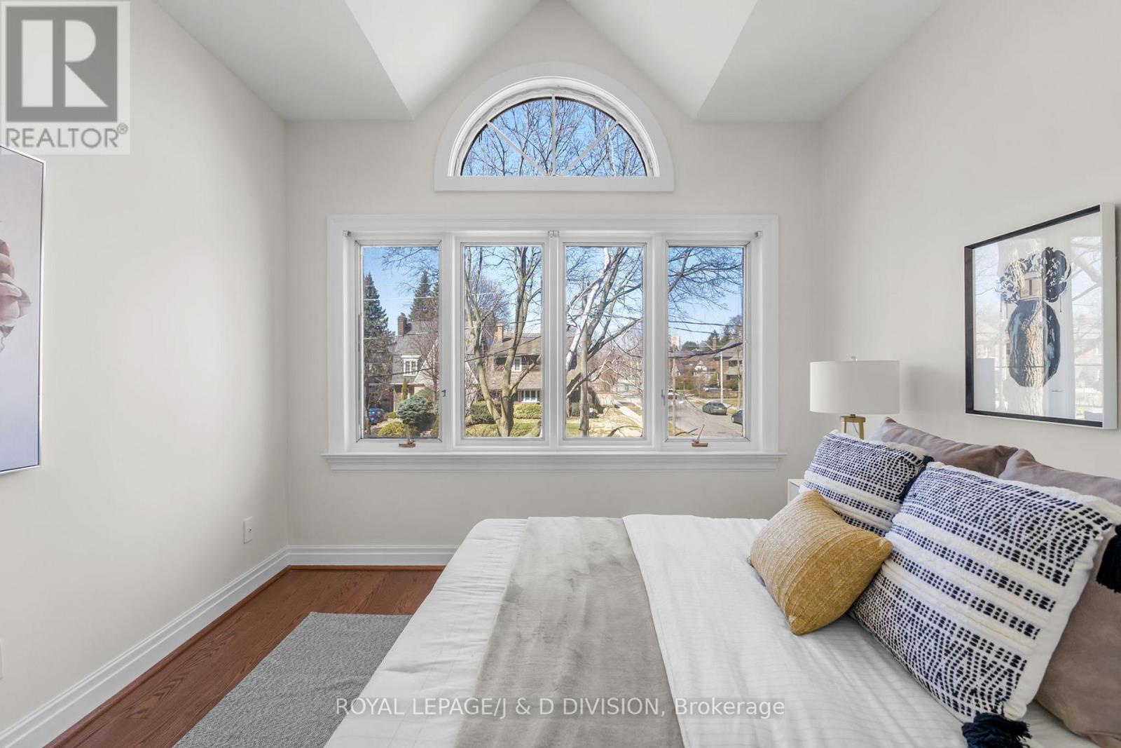 77 Chaplin Crescent, Toronto (yonge-eglinton), Ontario