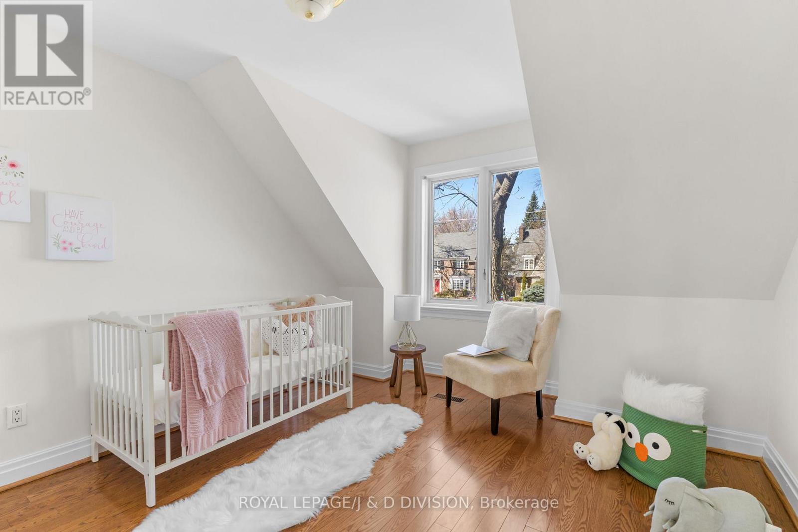 77 Chaplin Crescent, Toronto (yonge-eglinton), Ontario