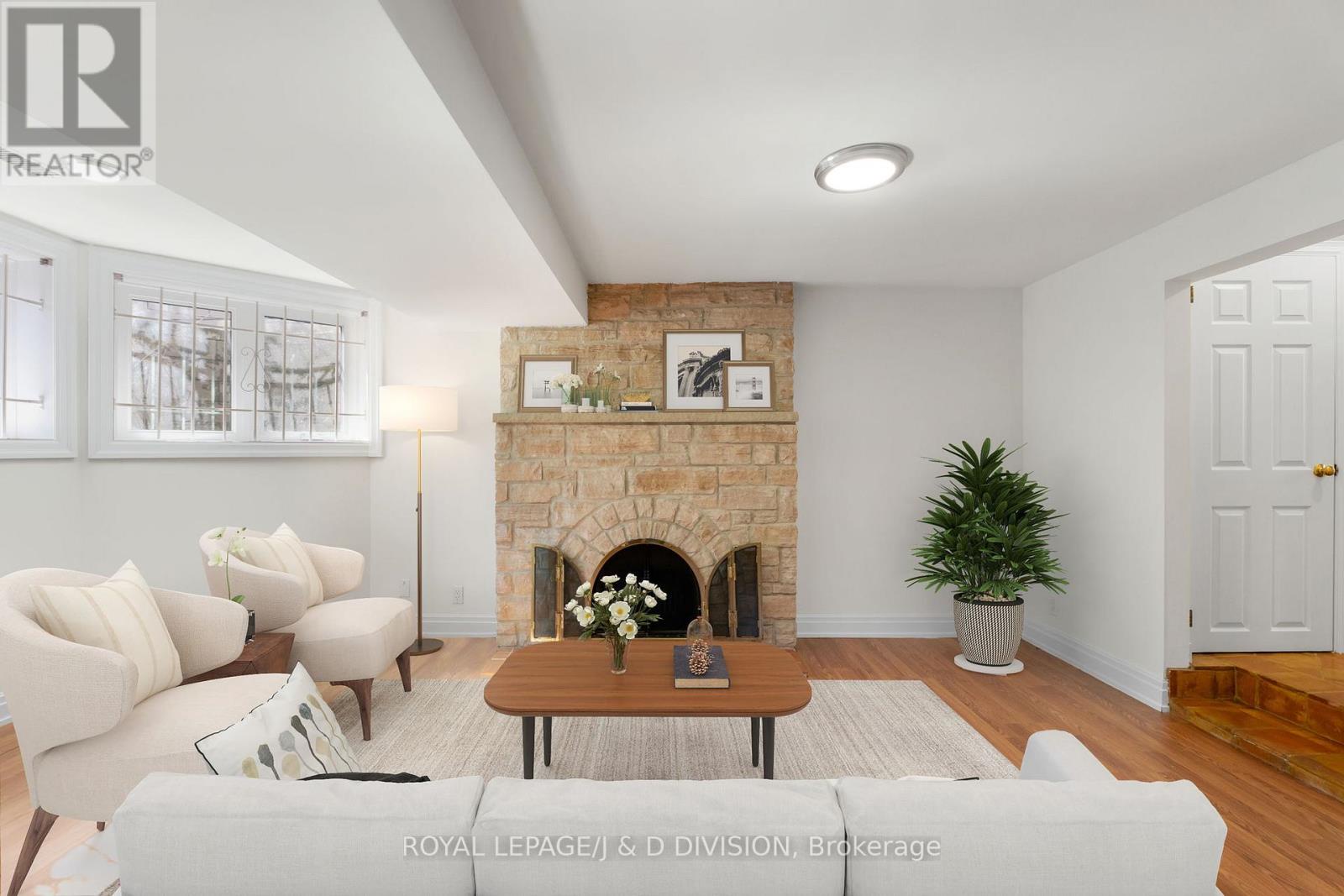 77 Chaplin Crescent, Toronto (yonge-eglinton), Ontario