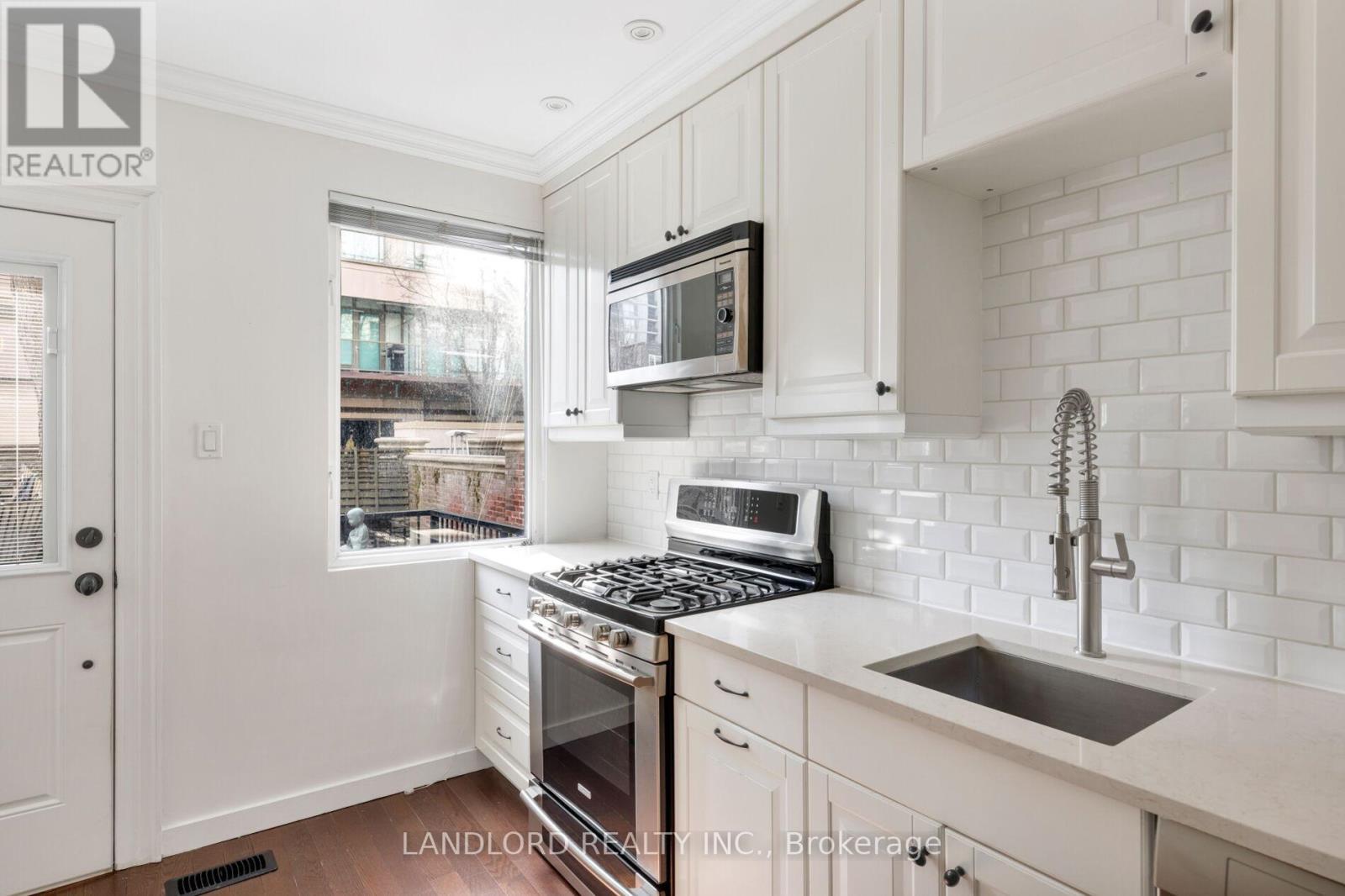 107a Scollard Street, Toronto (annex), Ontario