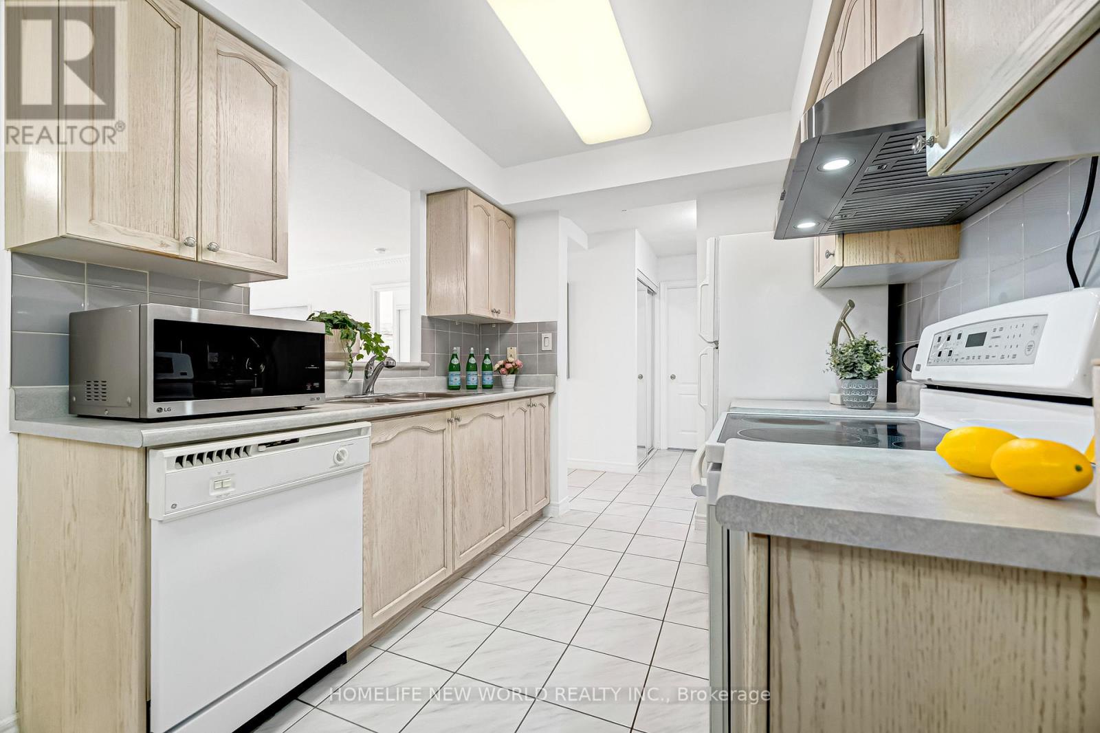 908 - 88 Grandview Way, Toronto (willowdale East), Ontario