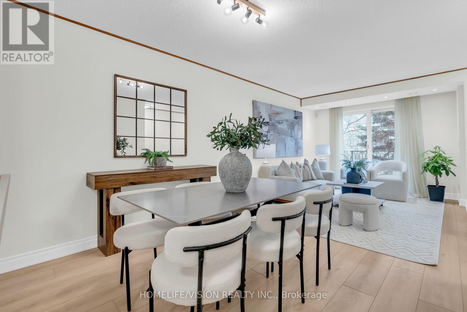 1229 - 28 Sommerset Way, Toronto (willowdale East), Ontario