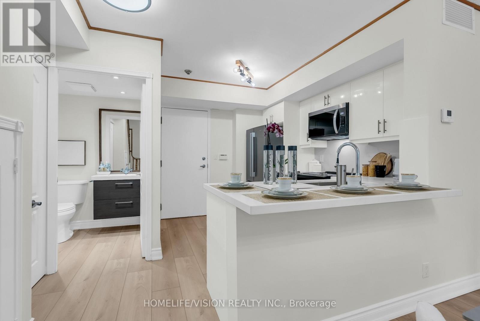 1229 - 28 Sommerset Way, Toronto (willowdale East), Ontario