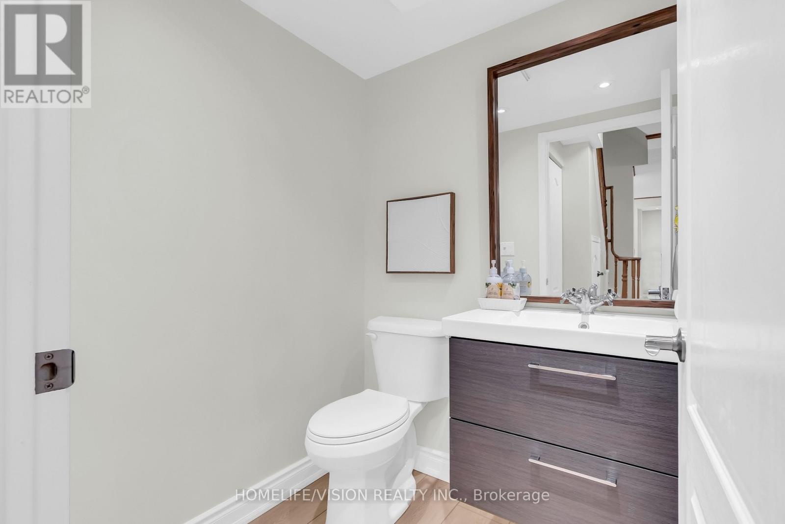 1229 - 28 Sommerset Way, Toronto (willowdale East), Ontario