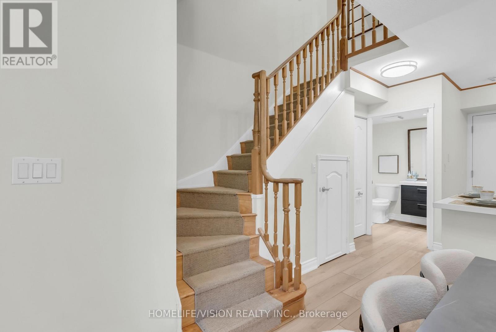 1229 - 28 Sommerset Way, Toronto (willowdale East), Ontario