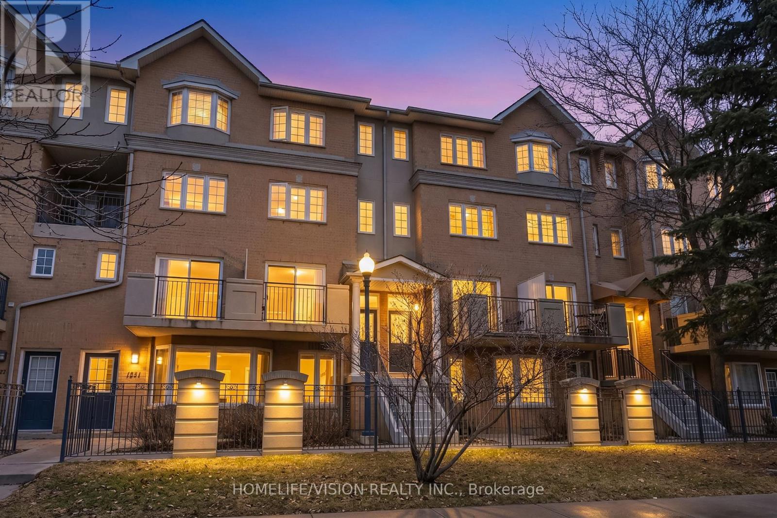 1229 - 28 Sommerset Way, Toronto (willowdale East), Ontario