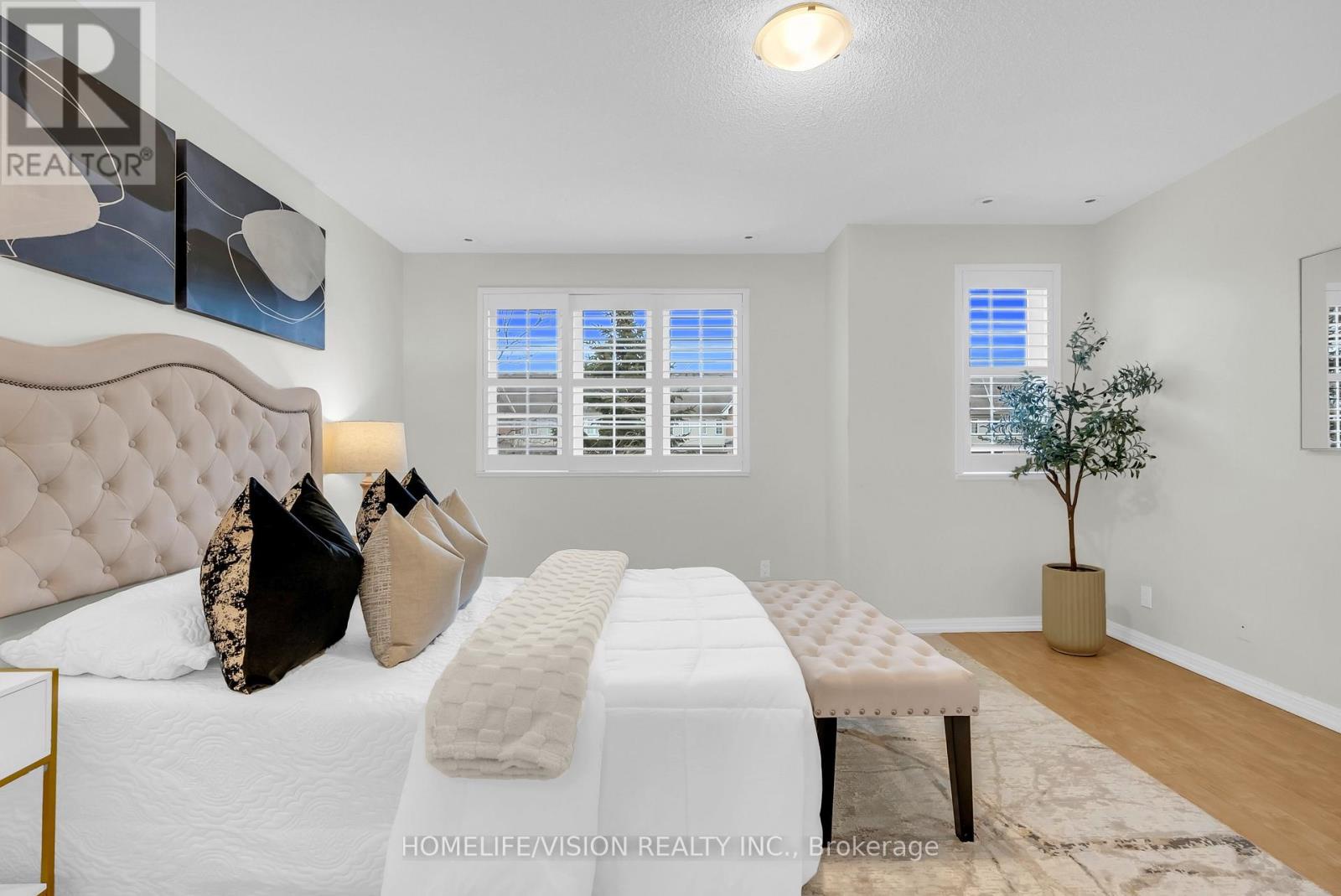 1229 - 28 Sommerset Way, Toronto (willowdale East), Ontario