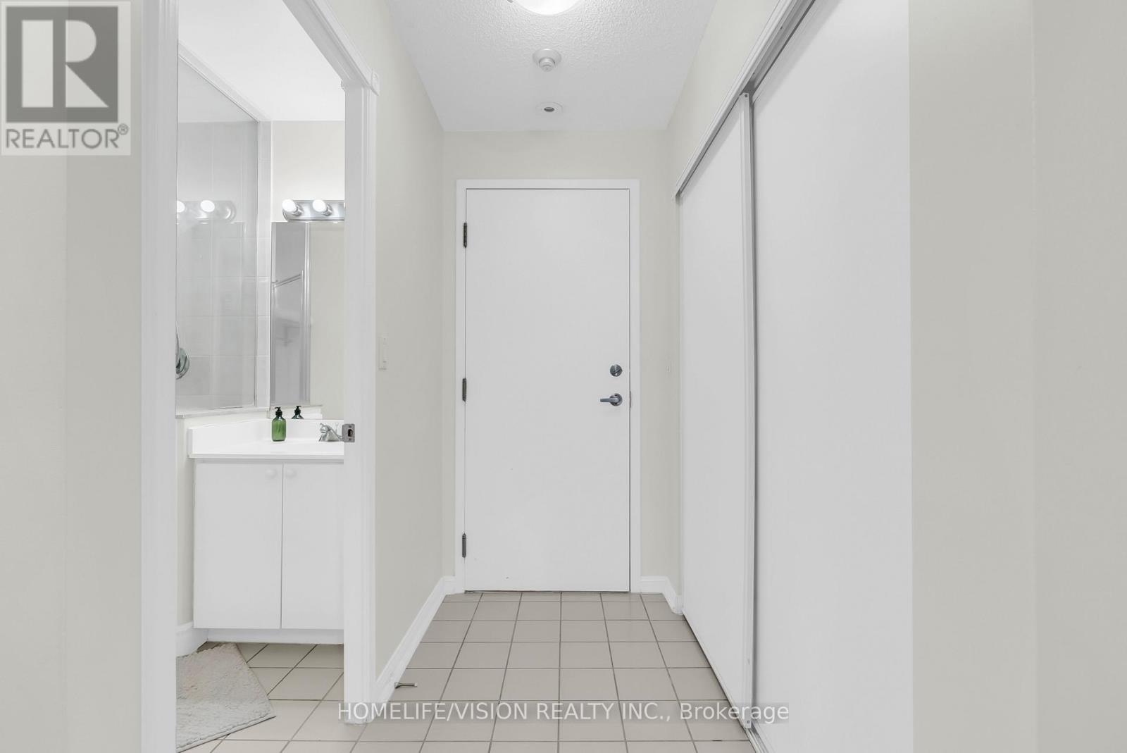 1229 - 28 Sommerset Way, Toronto (willowdale East), Ontario