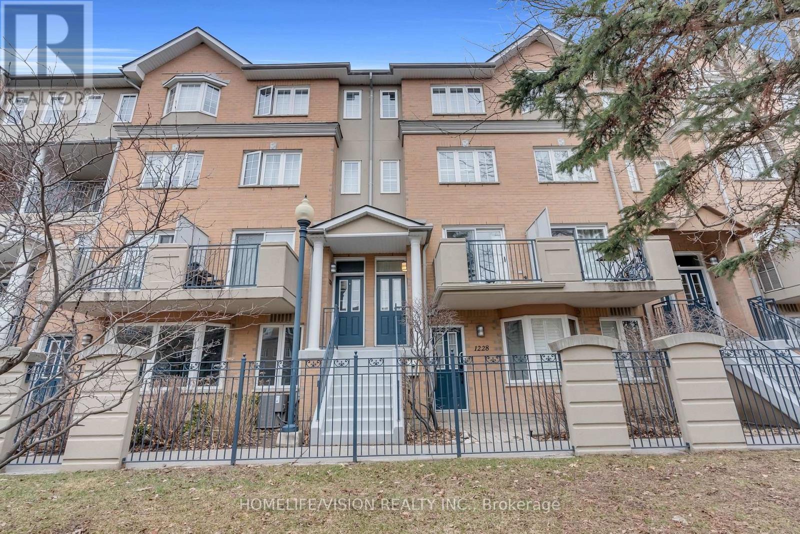 1229 - 28 Sommerset Way, Toronto (willowdale East), Ontario