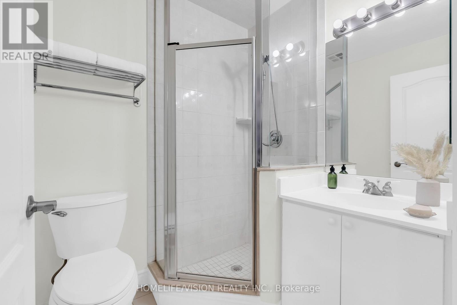 1229 - 28 Sommerset Way, Toronto (willowdale East), Ontario