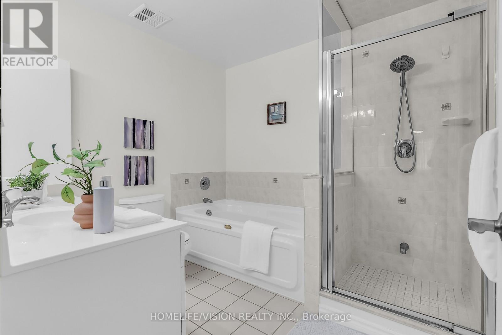 1229 - 28 Sommerset Way, Toronto (willowdale East), Ontario