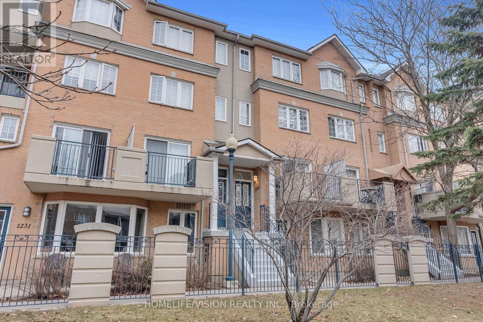 1229 - 28 Sommerset Way, Toronto (willowdale East), Ontario