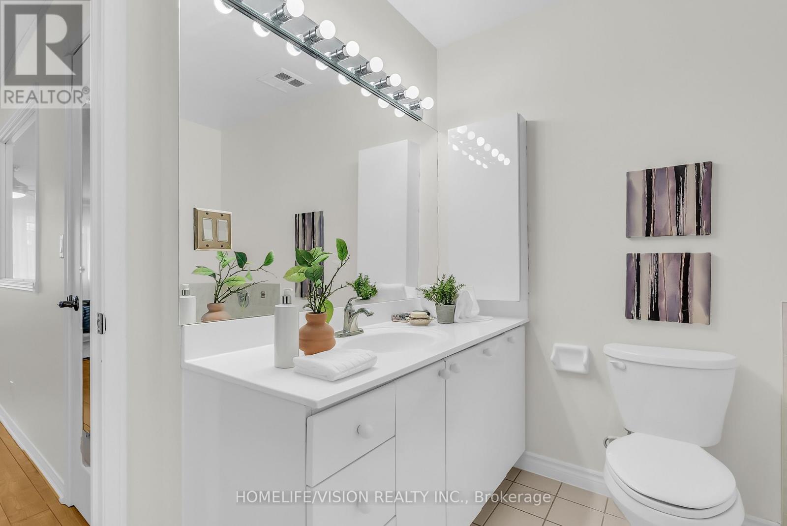 1229 - 28 Sommerset Way, Toronto (willowdale East), Ontario