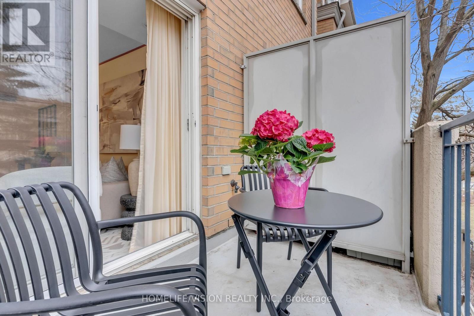 1229 - 28 Sommerset Way, Toronto (willowdale East), Ontario