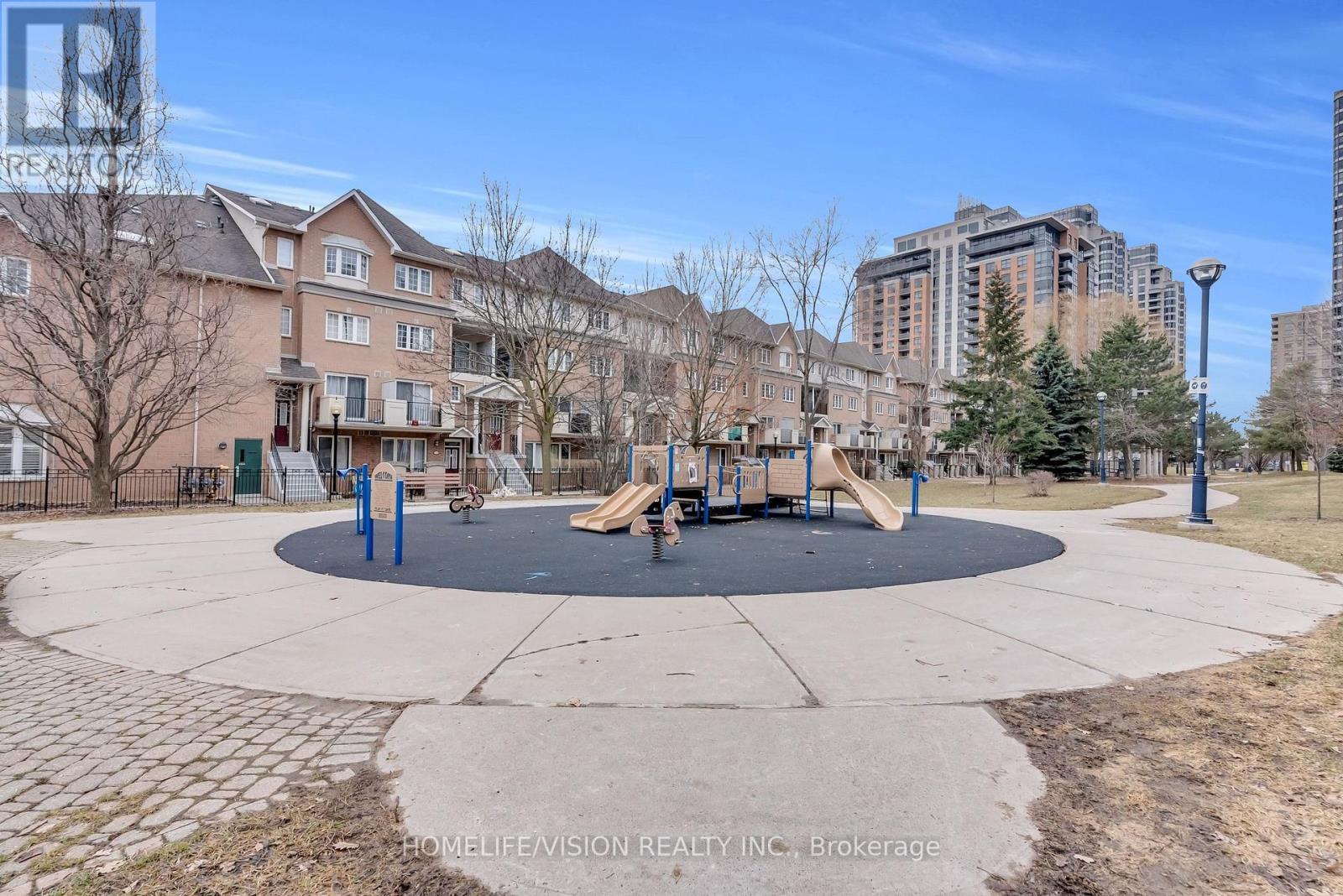 1229 - 28 Sommerset Way, Toronto (willowdale East), Ontario