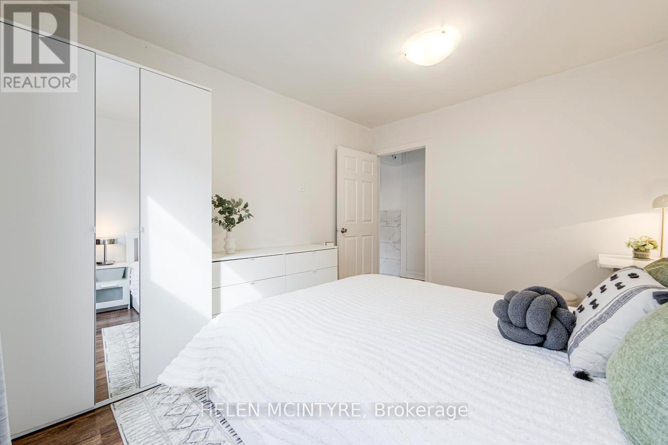 2 Birch Tree Crescent, Toronto (mount Dennis), Ontario