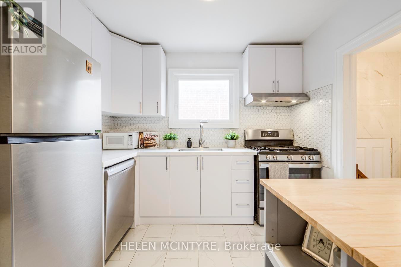 2 Birch Tree Crescent, Toronto (mount Dennis), Ontario