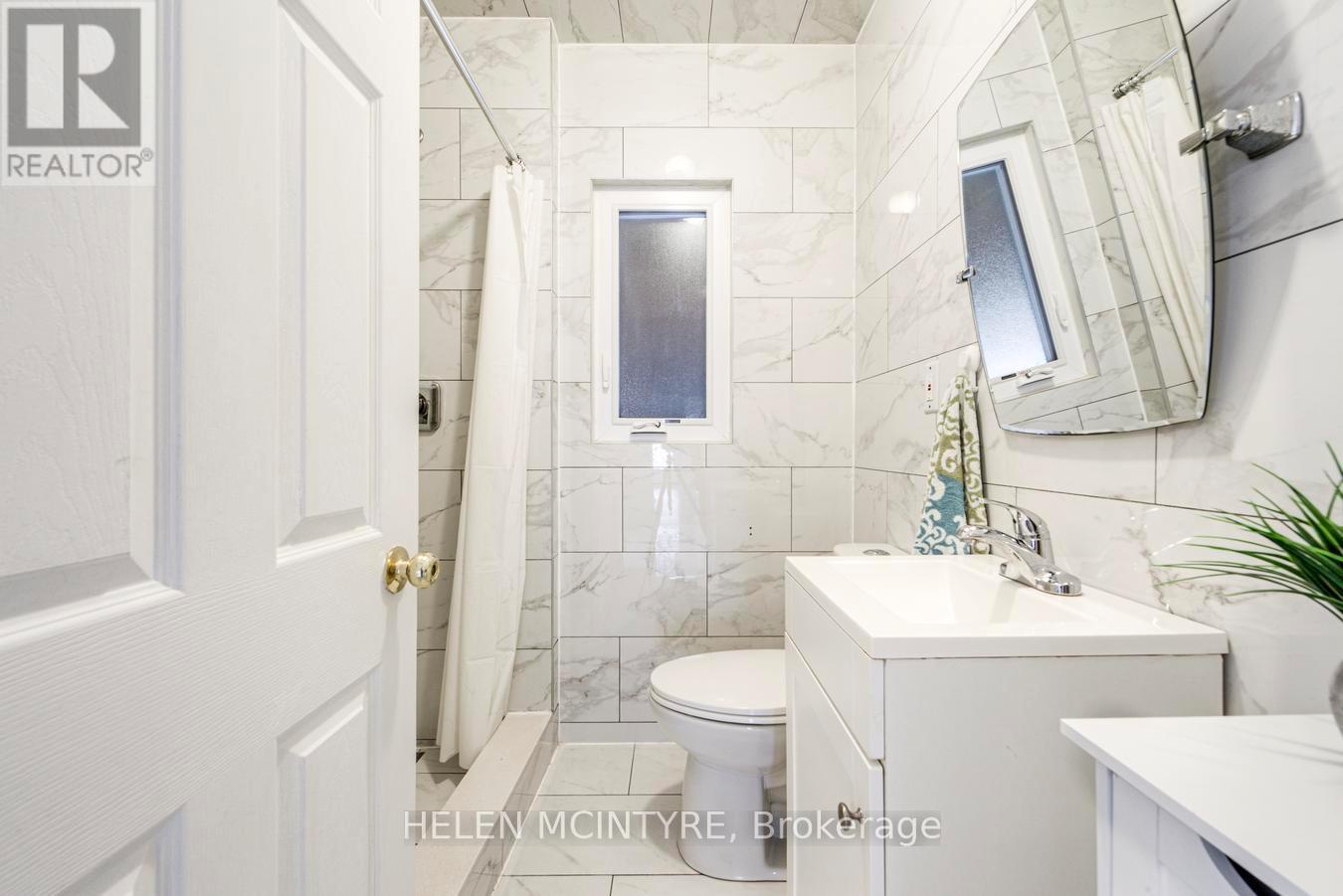 2 Birch Tree Crescent, Toronto (mount Dennis), Ontario