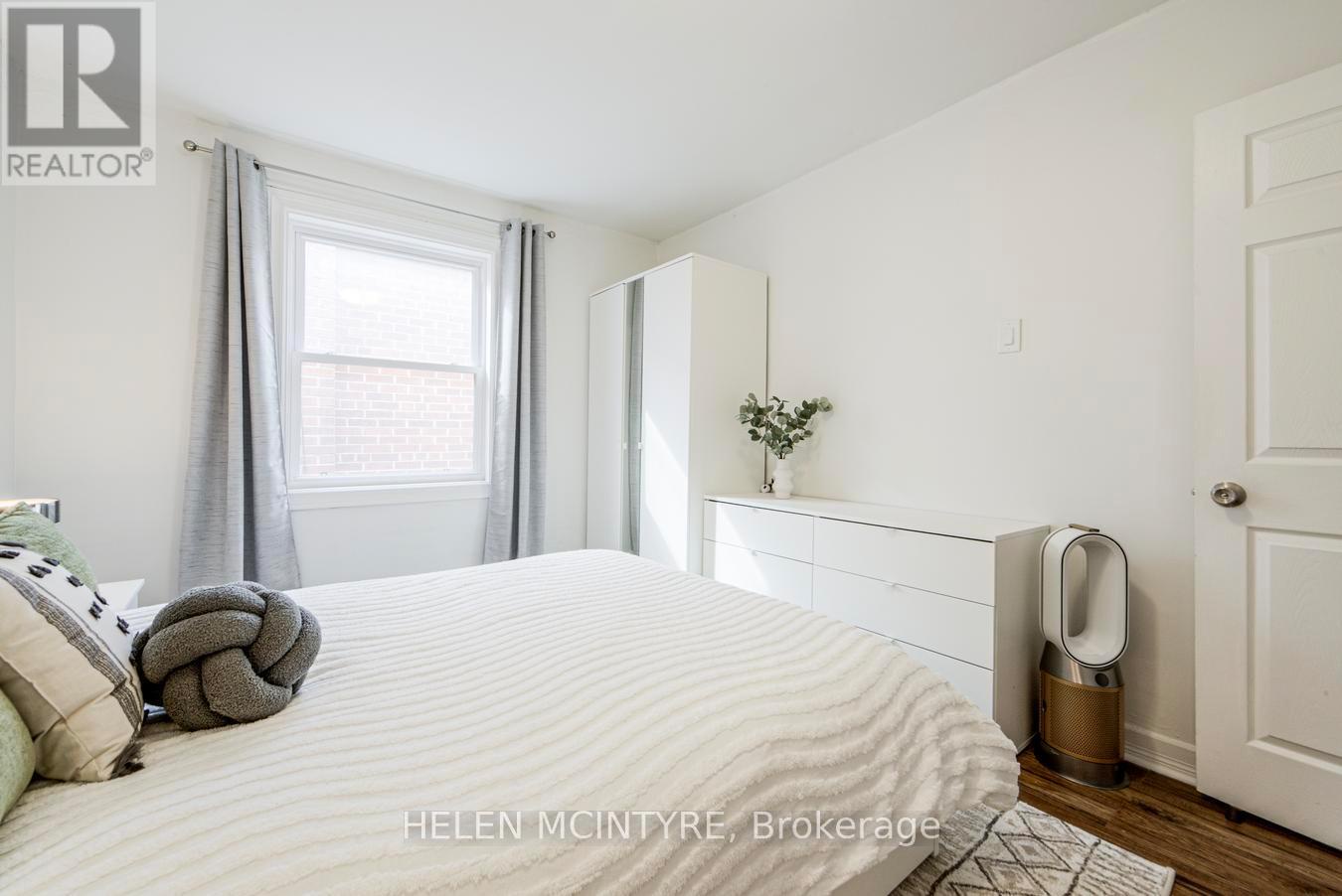 2 Birch Tree Crescent, Toronto (mount Dennis), Ontario