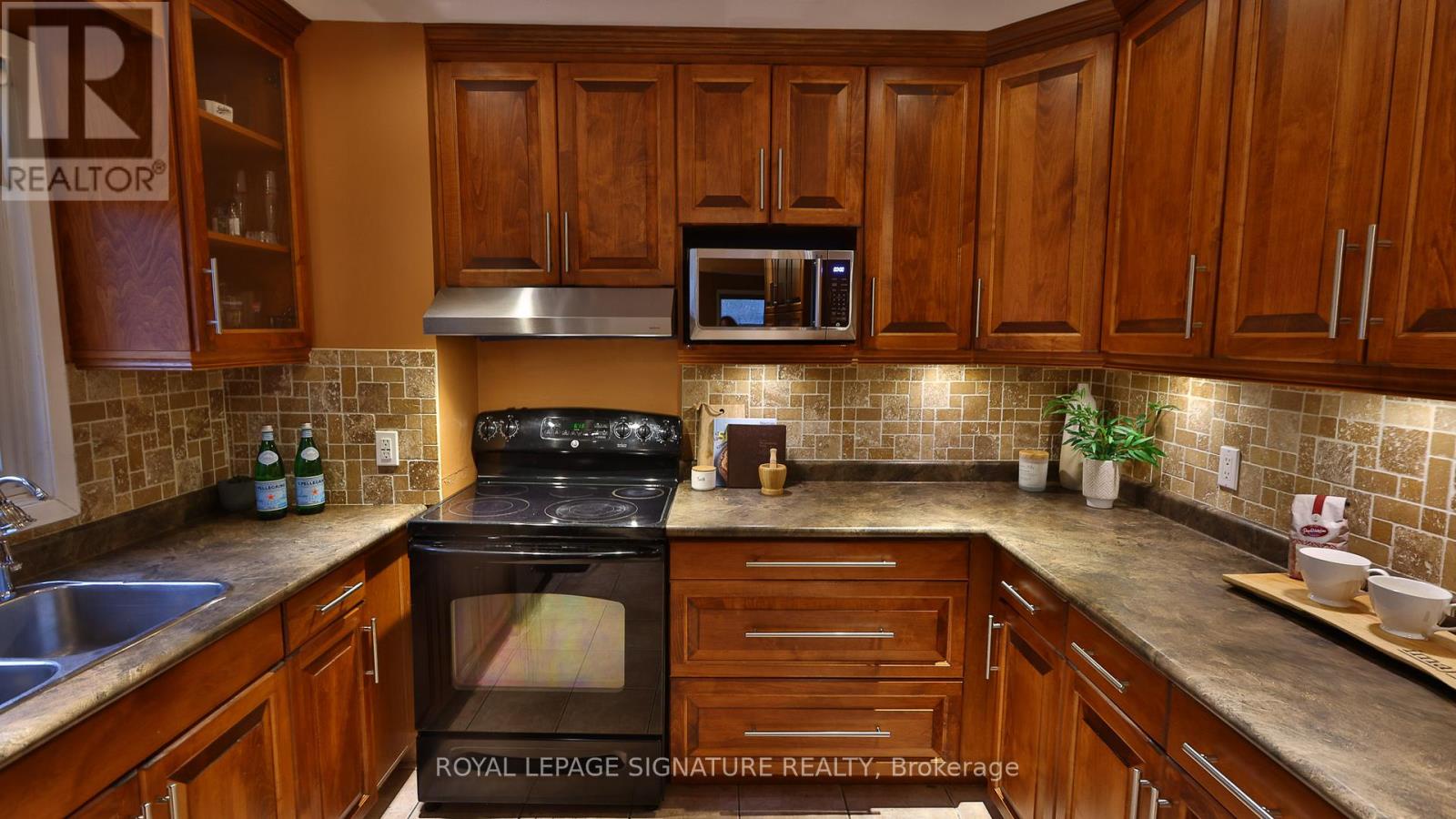 56 Satchell Boulevard, Toronto (centennial Scarborough), Ontario