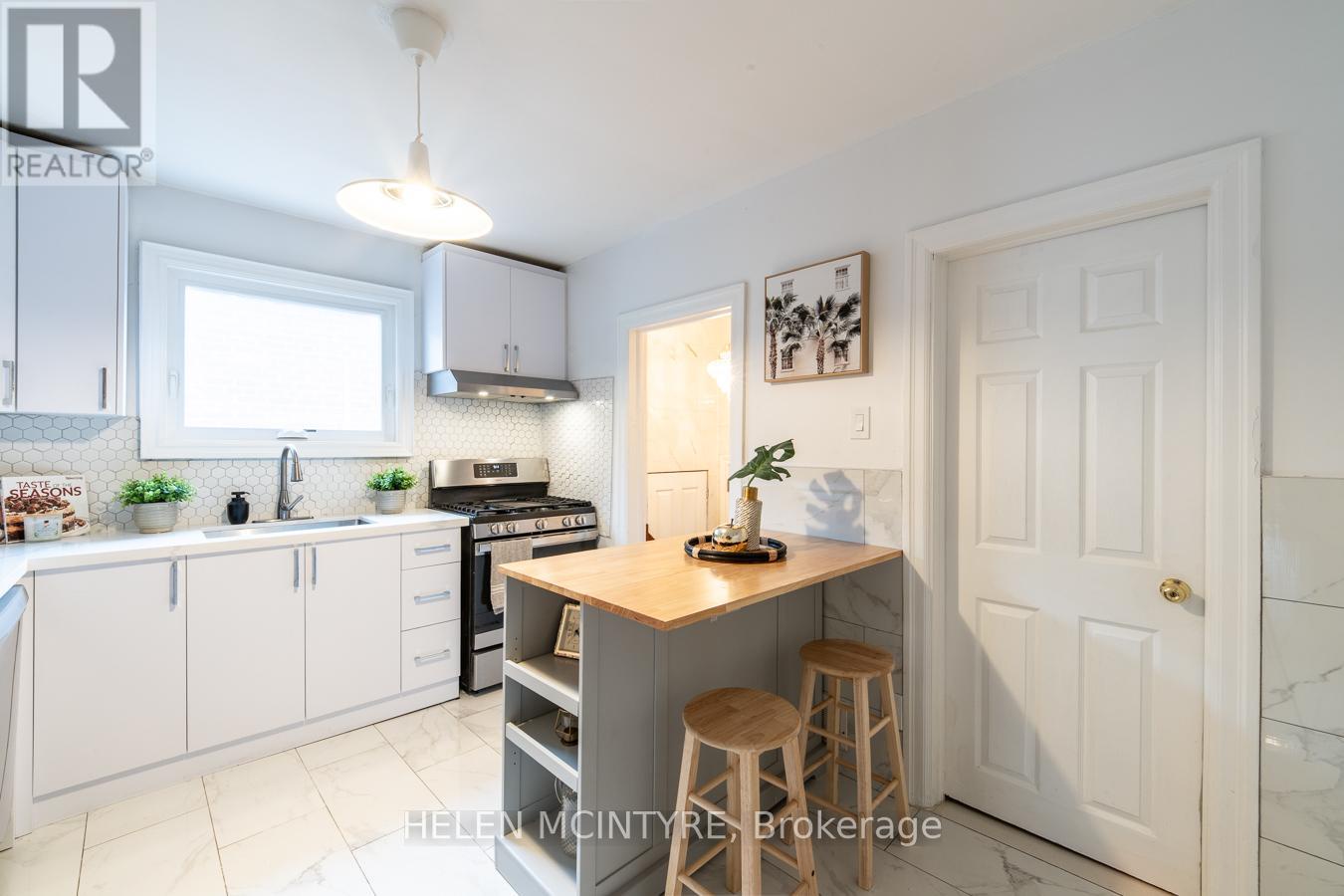 2 Birch Tree Crescent, Toronto (mount Dennis), Ontario