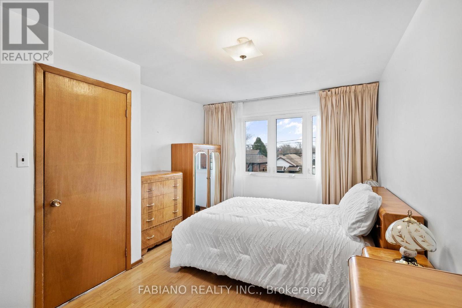 80 Cayuga Avenue, Toronto (rockcliffe-smythe), Ontario