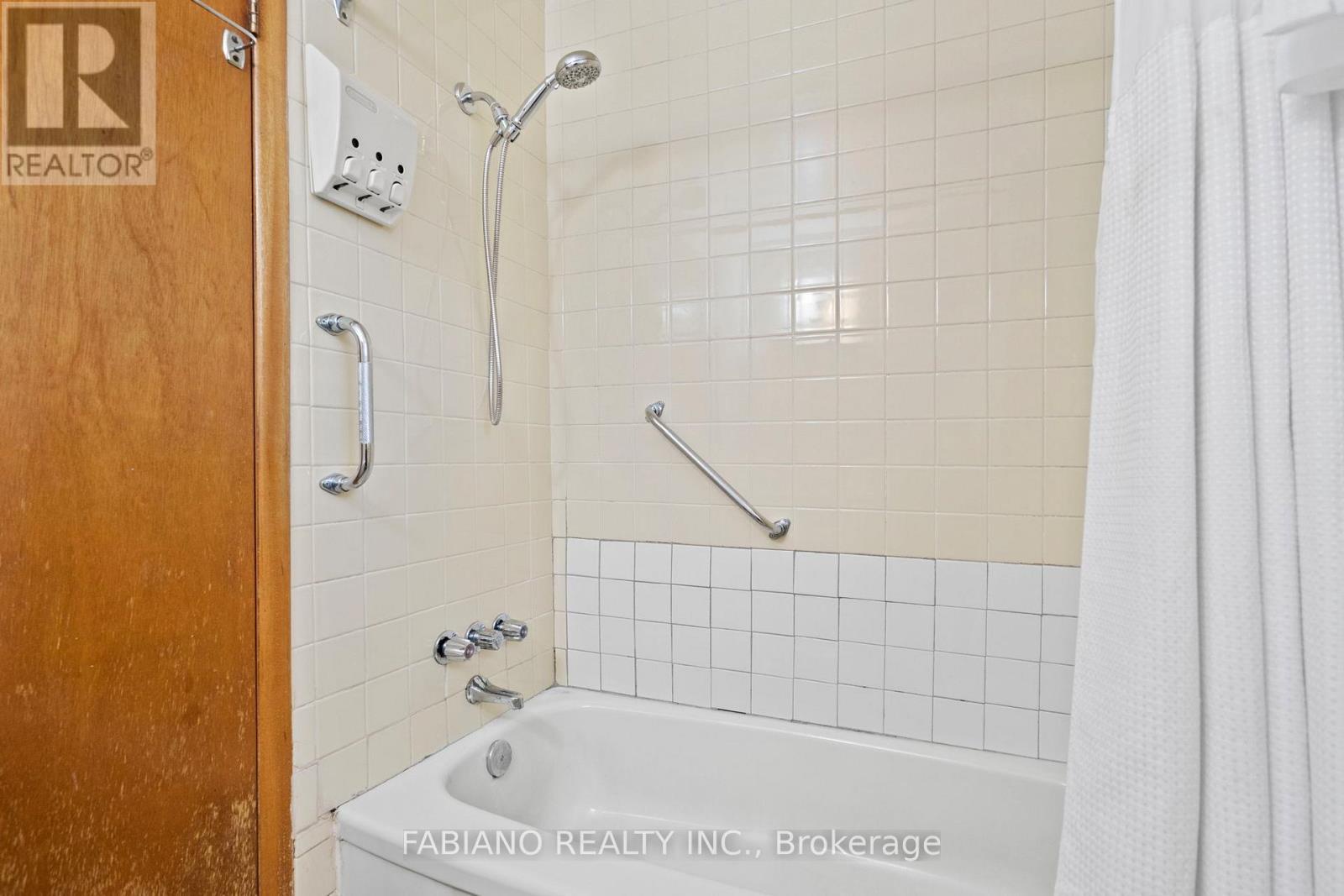 80 Cayuga Avenue, Toronto (rockcliffe-smythe), Ontario